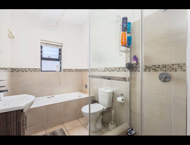 2 BEDROOM APARTMENT FOR SALE IN KENILWORTH